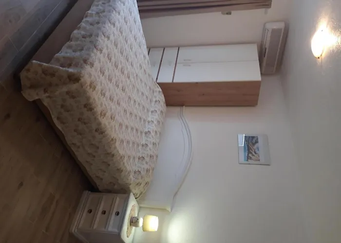 Pensión House Nikola 3*